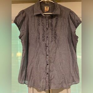 Euc Faded Glory ruffle button down top. SZ XL